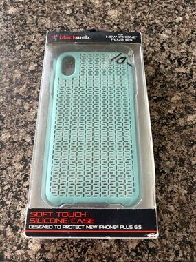 Blackweb Soft-Touch Silicone Phone Case for iPhone Plus 6.5 - Mint Green